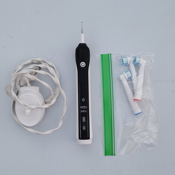 Oral B Pro 1000 Electric Toothbrush (2019 Version) With Brush Heads - Picture 1 of 1